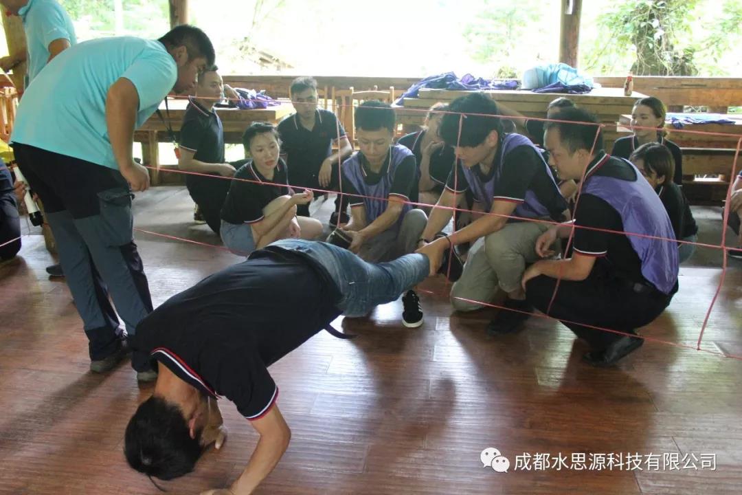 水思源——“鑄造優(yōu)秀團(tuán)隊(duì)，共創(chuàng)企業(yè)輝煌”